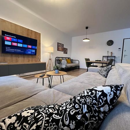 High-Rise Luxury Apartment With Free Parking Бухарест Экстерьер фото