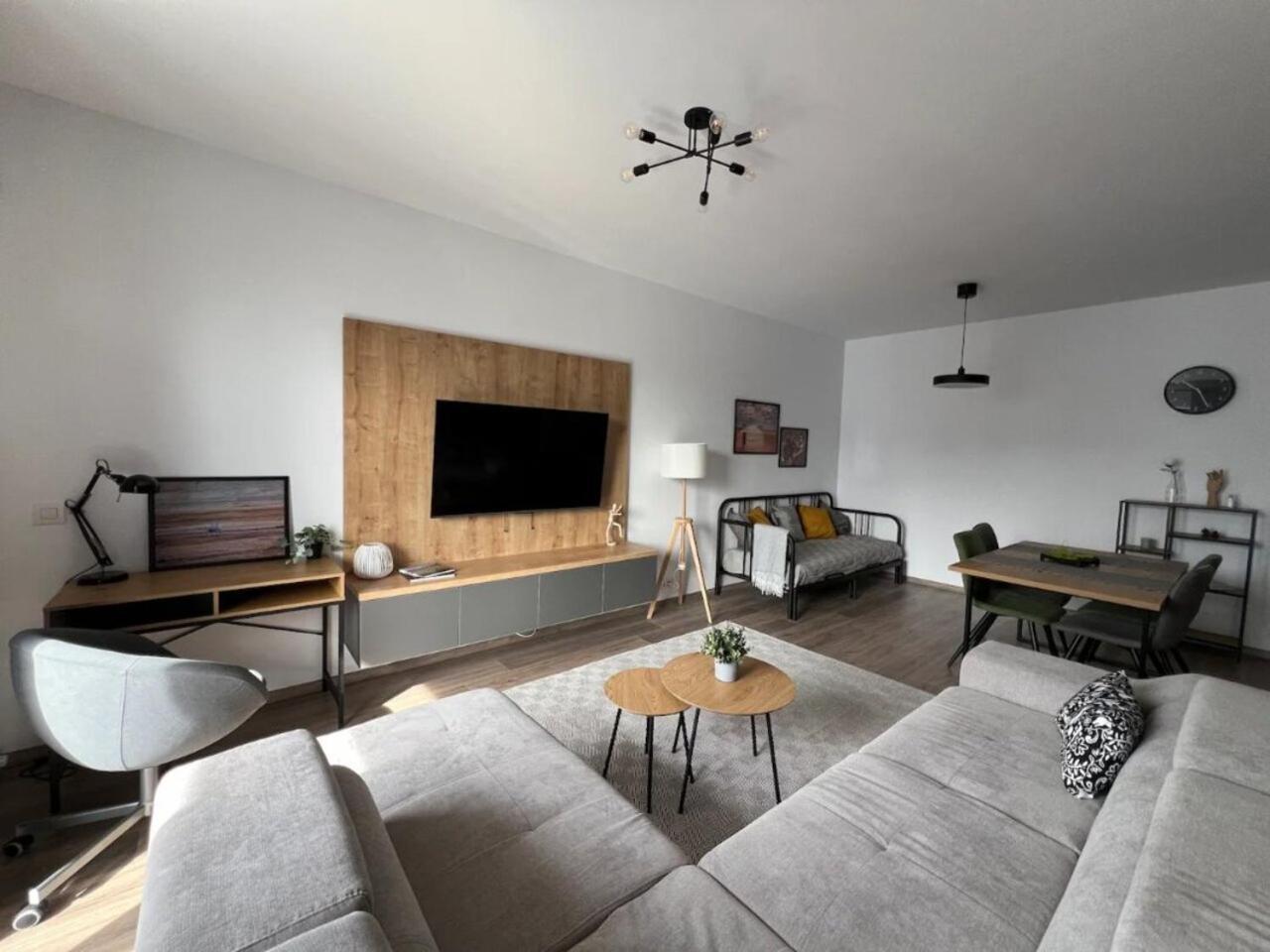 High-Rise Luxury Apartment With Free Parking Бухарест Экстерьер фото