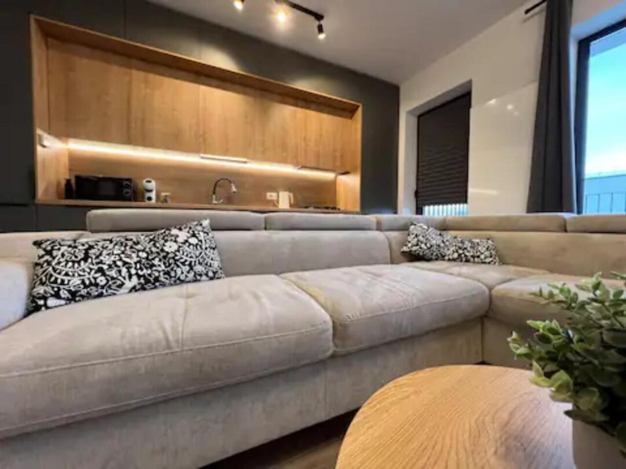 High-Rise Luxury Apartment With Free Parking Бухарест Экстерьер фото