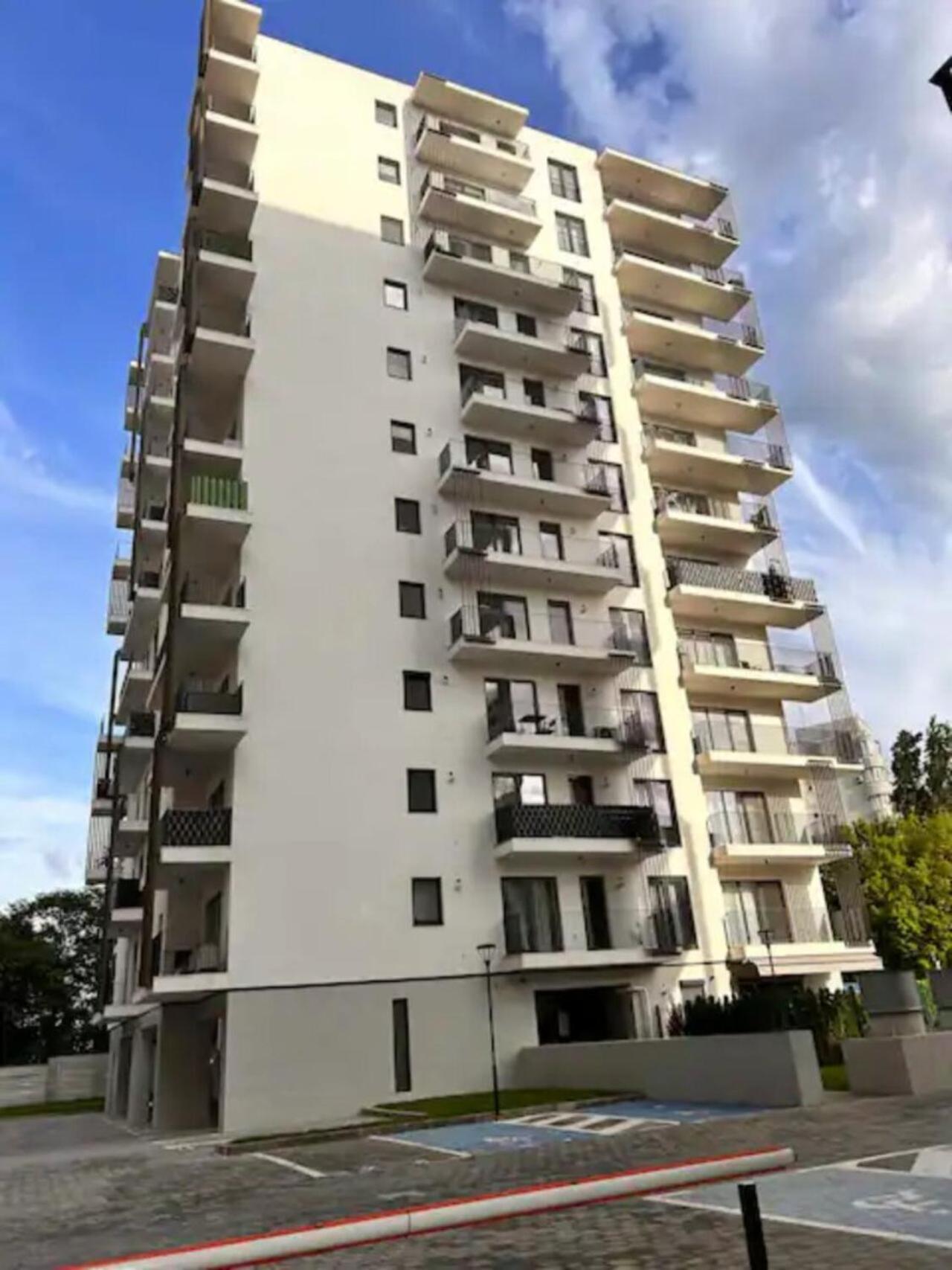 High-Rise Luxury Apartment With Free Parking Бухарест Экстерьер фото