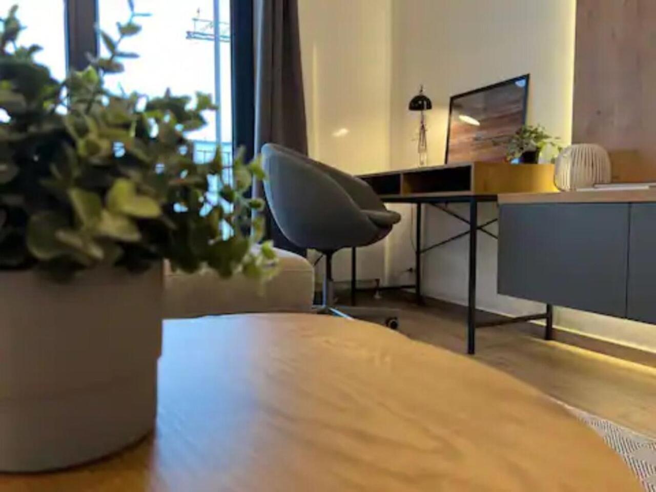 High-Rise Luxury Apartment With Free Parking Бухарест Экстерьер фото