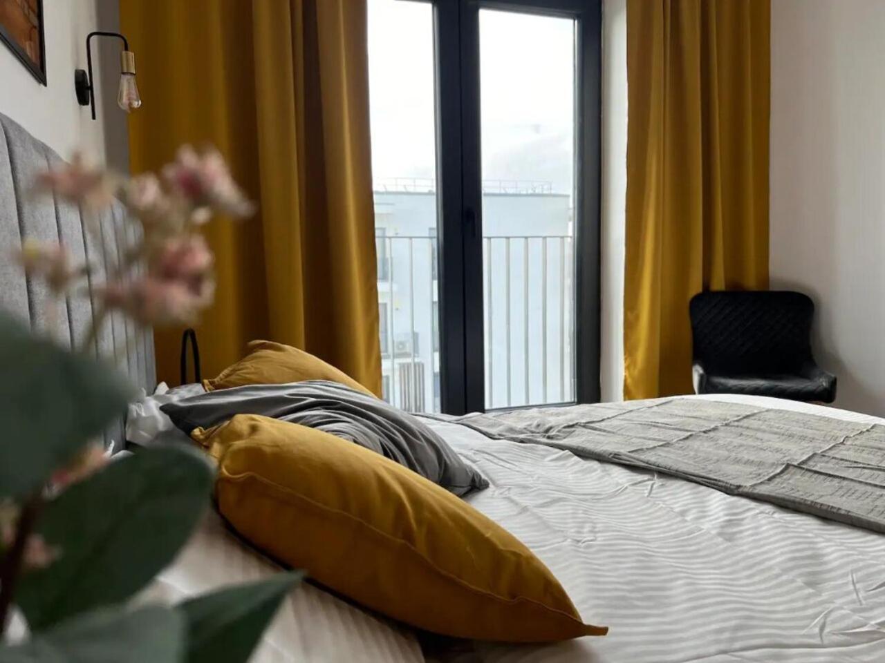 High-Rise Luxury Apartment With Free Parking Бухарест Экстерьер фото