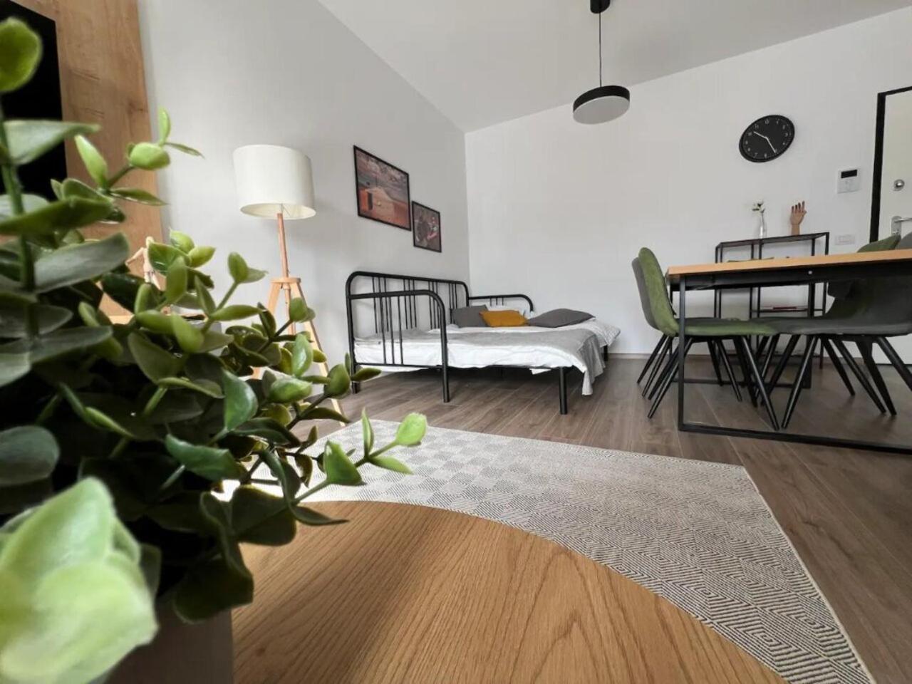 High-Rise Luxury Apartment With Free Parking Бухарест Экстерьер фото
