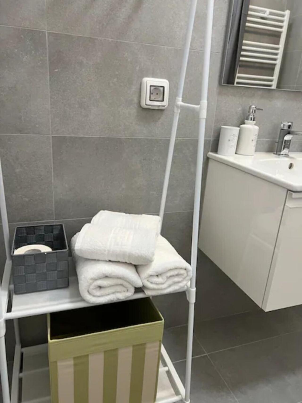 High-Rise Luxury Apartment With Free Parking Бухарест Экстерьер фото